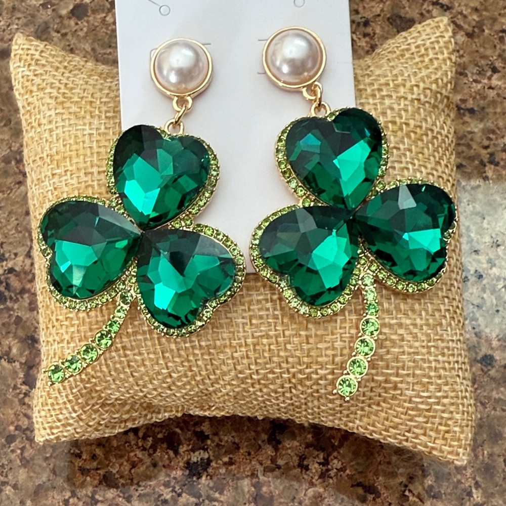 St Patty's Day Green Gold Pearl Rhinestone Shamrock Earrings NEW